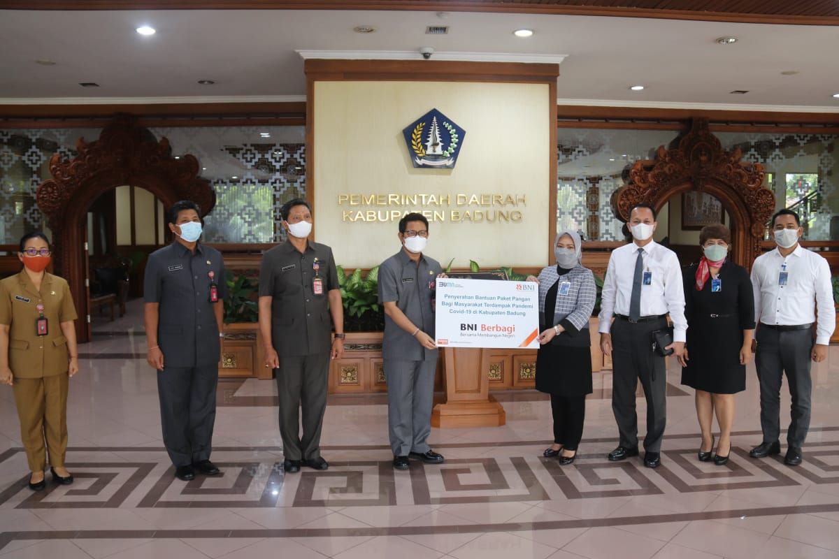 podiumnews.com-Sekda Badung Terima Bantuan Paket Sembako dari BNI Cabang Denpasar